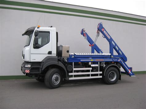 Detailní fotografie sklápěcí korby nákladního vozidla Mercedes-Benz Atego.