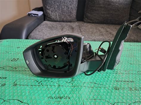 Detailní fotografie levého elektrického zrcátka pro Škoda Roomster