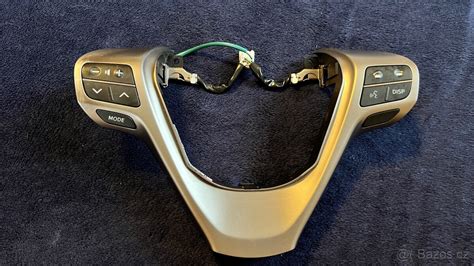 Ilustrace ovládání systému ProPILOT na volantu Nissanu