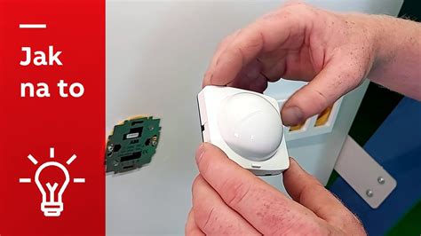 Foto: ukázka senzoru a jeho montážního mechanismu
