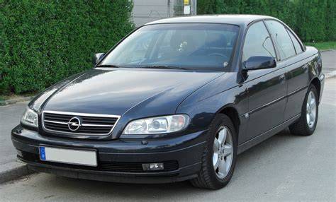 Obraz reprezentující Opel Omega B a její výbavu