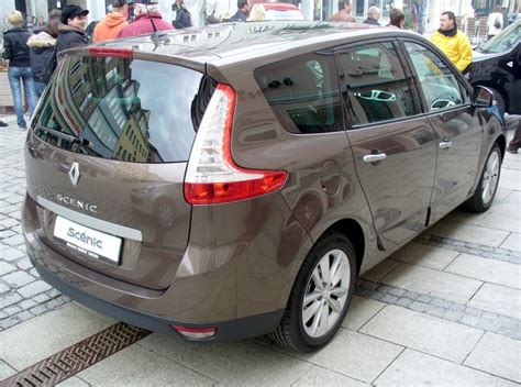 Infografika znázorňující umístění závěsné gumy na výfuku Renault Grand Scenic III