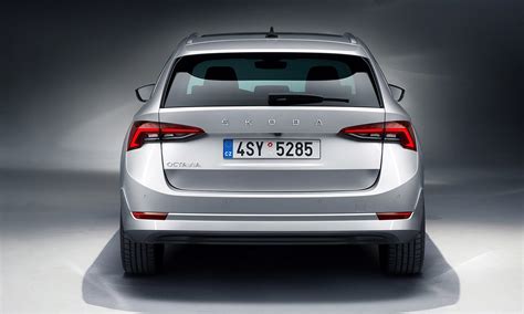 Přední pohled na čtvrtou generaci vozu Škoda Octavia