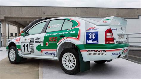 Škoda Octavia WRC na závodní dráze
