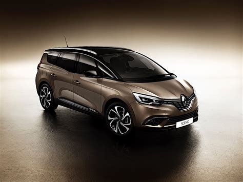Interiér vozu Renault Grand Scenic s moderní palubní deskou