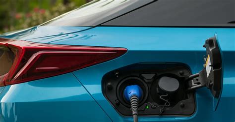 Infografika EVAP systému a odvětrání nádrže u plug-in hybridů