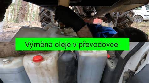 místo úniku oleje pod autem u převodovky