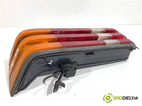 detail kouřové/červené zadní světlo Mercedes W201