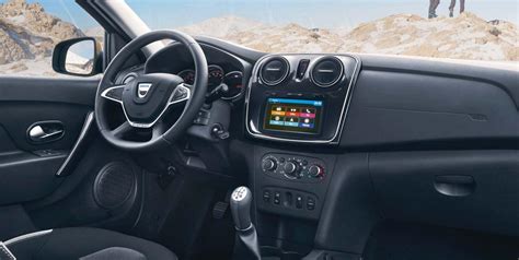 interiér Dacia Logan MCV s důrazem na ovládací prvky