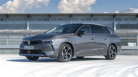 Infografika: Porovnání prodejů Astra Sports Tourer a konkurence v EU