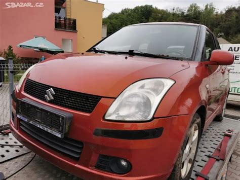 Fotografie vozu Suzuki Swift v městském prostředí
