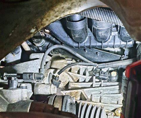 schéma umístění senzoru klikové hřídele v motorovém prostoru