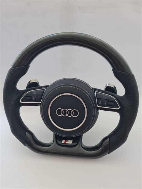 Karbonový perforovaný volant pro Audi s LED displejem