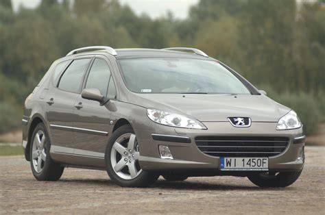 Schéma umístění olejového chladiče v motorovém prostoru Peugeot 407 SW
