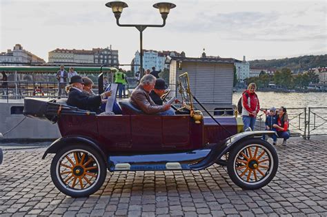 historické automobily v Japonsku