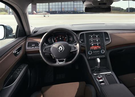 Renault Talisman předek a světla