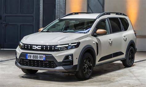 Infografika_srovnani_modelu_Dacia_Sandero_Stepway_Jogger.png