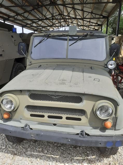 historický záběr UAZ-469 v terénu