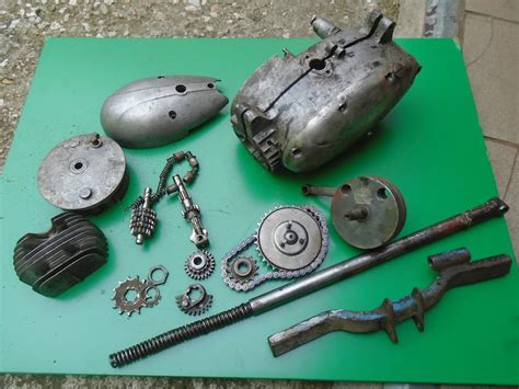 Rozložený motor s viditelnými náhradními díly