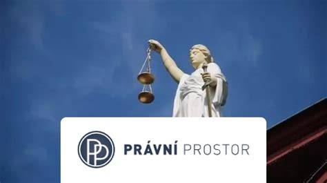 Infografika vymezující hlavní právní postuláty trestného činu podvodu a postavení účastníků v řízení
