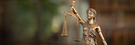 Ilustrace zobrazující hranici mezi svobodou projevu a zodpovědností.