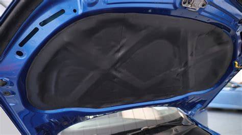 Infografika: Přehled vrstev odhlučení kapoty Comfortmat (Dark D2, Vision, Skyline, Neoprene) a jejich pořadí