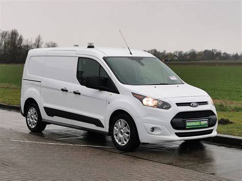 dva europalety v ložném prostoru Ford Transit Connect L2