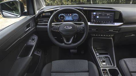 variabilní interiér Ford Tourneo Grand se sklopnými sedačkami