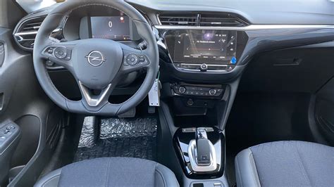 Schéma fungování tísňového volání Opel s automatickou aktivací.