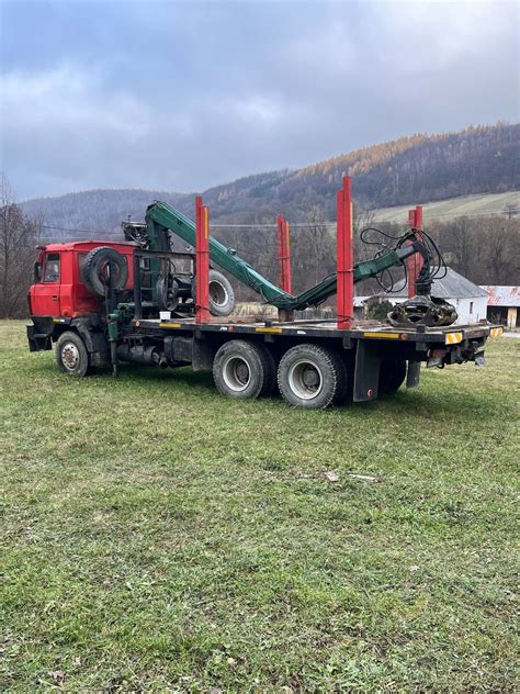 Náčrt vlastnoručně postavené vyvážečky s nápravou z V3S a hydraulickou rukou.