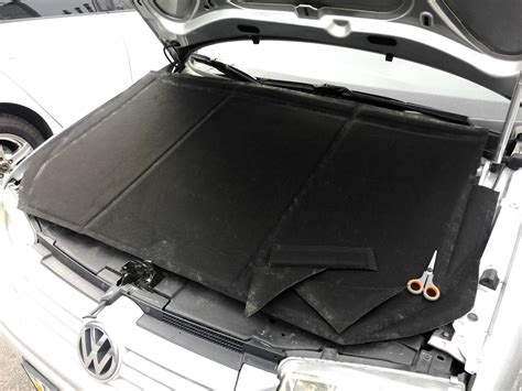 Ilustrační foto motorového prostoru automobilu