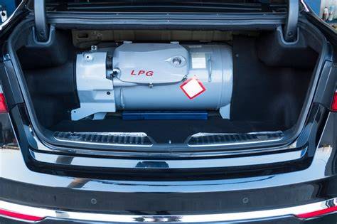 vizualizace umístění LPG nádrě a rezervy v kufru