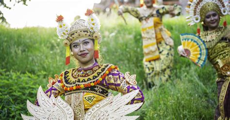 Scenérie Zálivu královny Charlotty při příjezdu do Pictonu