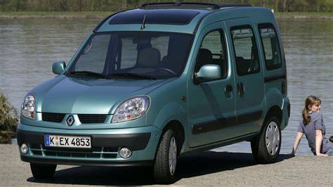 Infografika: Přehled motorů a jejich výkonů v Renault Kangoo (1.2, 1.4, 1.6 16V, 1.5 dCi) a typických provozních problémů