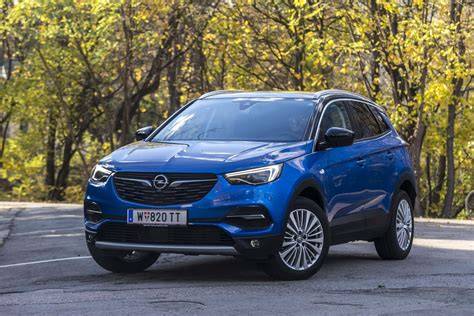 Infografika: postupu nákupu skladového vozu Opel Grandland X