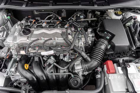 Porovnání benzínového a dieselového motoru - infografika