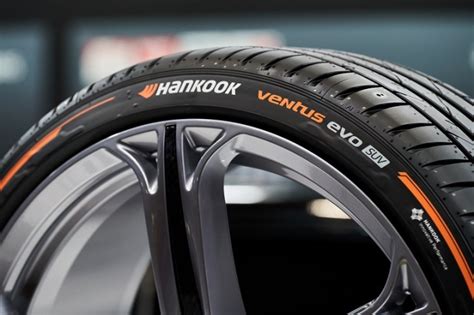 Grafické znázornění hodnocení pneumatik pro Subaru XV s důrazem na Hankook Ventus Evo a Continental UltraContact NXT.