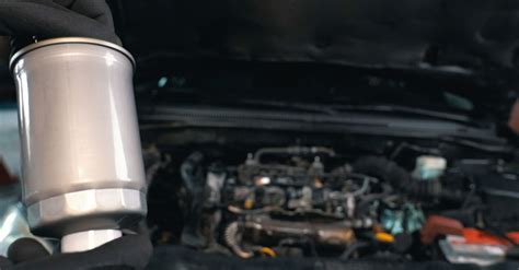 schematické znázornění umístění palivového filtru v motorovém prostoru