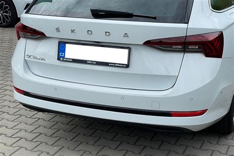 Detail zadního nárazníku Škoda Fabia II Combi s možným poškozením