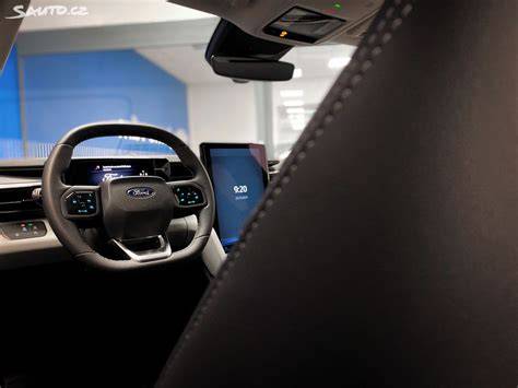 grafika dojezd elektromobilem Ford