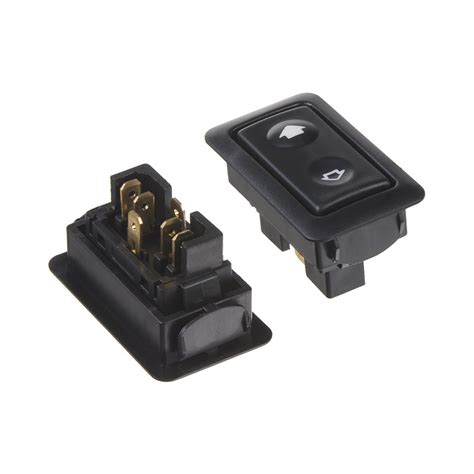 detail ovládacího panelu elektrického stahování oken u Fordu Focus