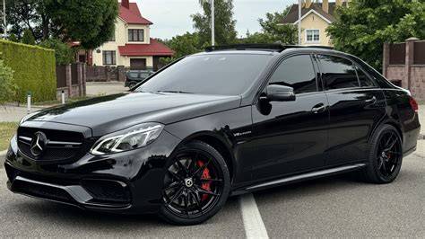 Mercedes E W212 exteriér s AMG paketem (pohled zepředu)