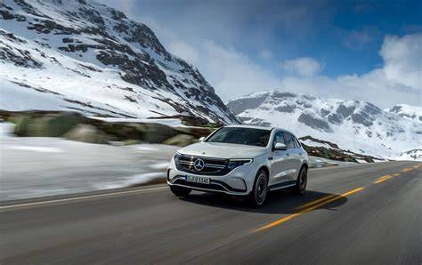 Mercedes EQC červená - exteriér a barva (úvodní vizuál)
