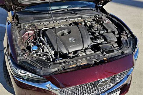 Infografika: Přehled modelů Mazda 6 podle motorů a roku
