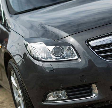 Obrázek srovnání variant předních xenon světlometů pro Opel Omega
