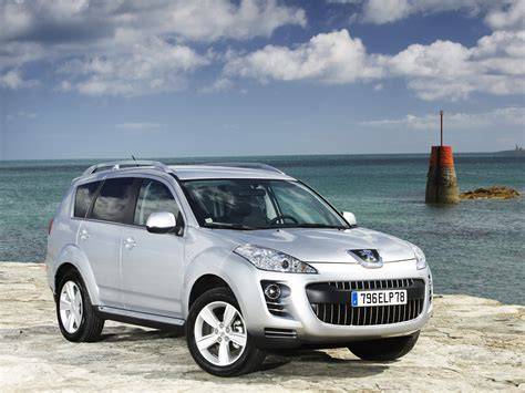 Peugeot 4007 s nasazeným odnímatelným tažným zařízením AUTO-HAK