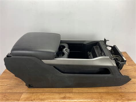 Schéma montáže loketní opěrky do středového tunelu