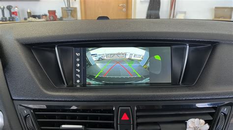 Příklady různých typů monitorů pro parkovací kamery