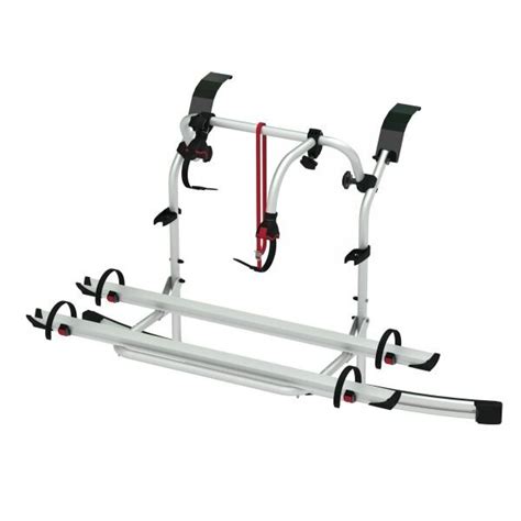 Detailní pohled na nosič kol Fiamma Carry Bike Ford Custom namontovaný na zadních dveřích Ford Transit Custom