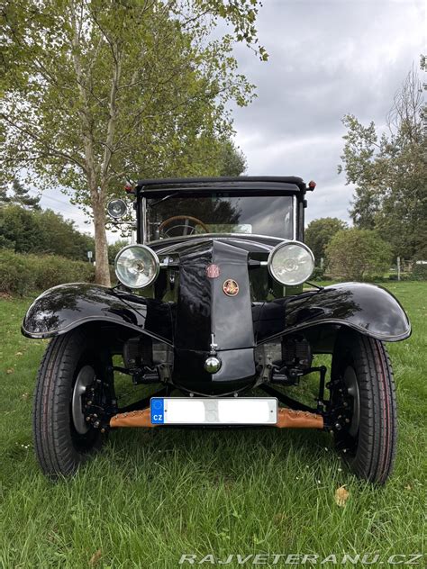 Nadpisný obrázek modelu Tatra 54, pohled zepředu a z indizí karoserie